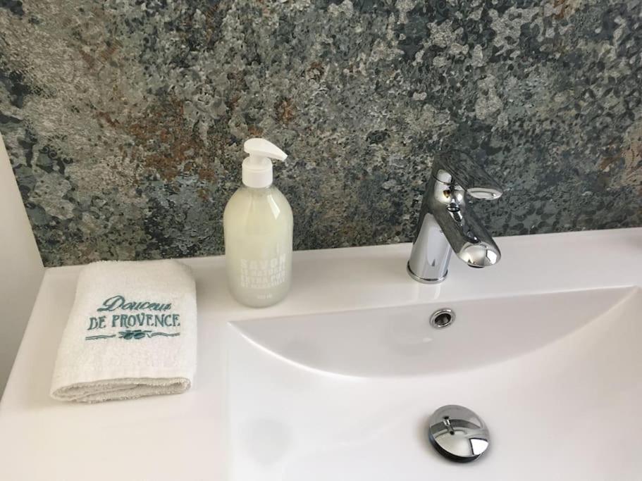 Chambre avec petit-déjeuner en Provence Luberon La Tour-dʼAigues Exterior foto